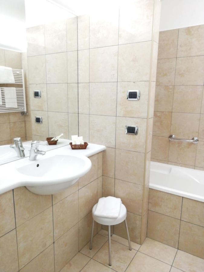 Delta Hotel Apartments Сан Донато Миланезе Екстериор снимка